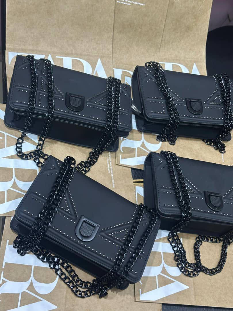 ZARASTUD-FLAP